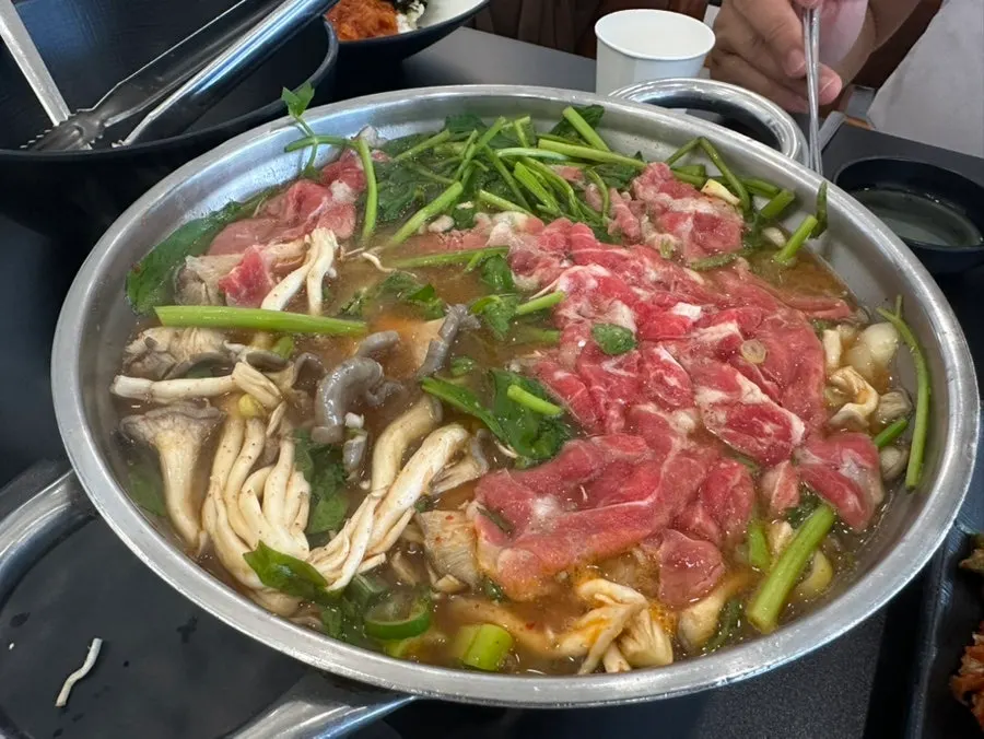 Shabu-shabu vegetables dipped in vinegar soy sauce