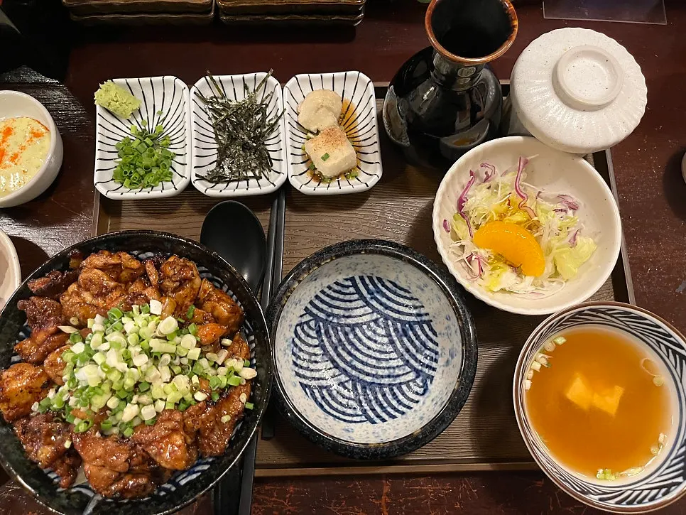 유옥 토리동 한상과 사바 오차즈케 한상 두 상