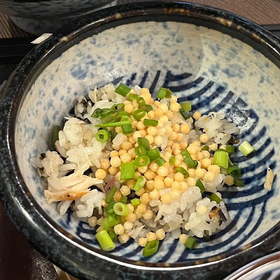 앞접시에 토핑을 올린 사바 오차즈케