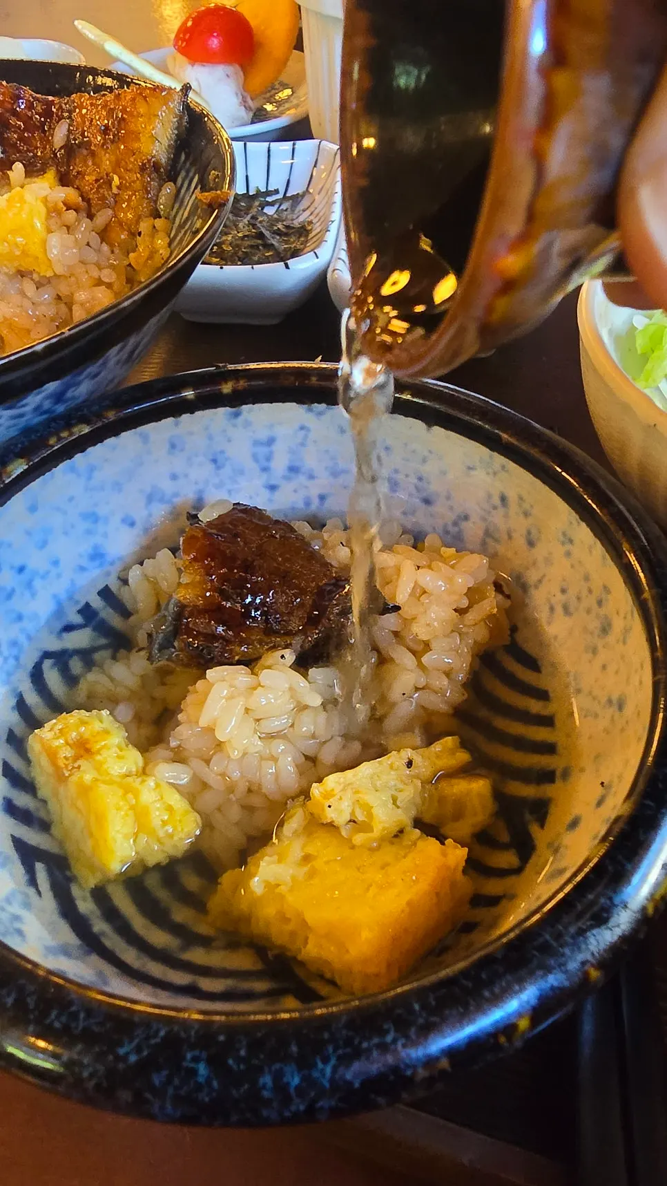 Side dishes served with the Jumbo Unaju set