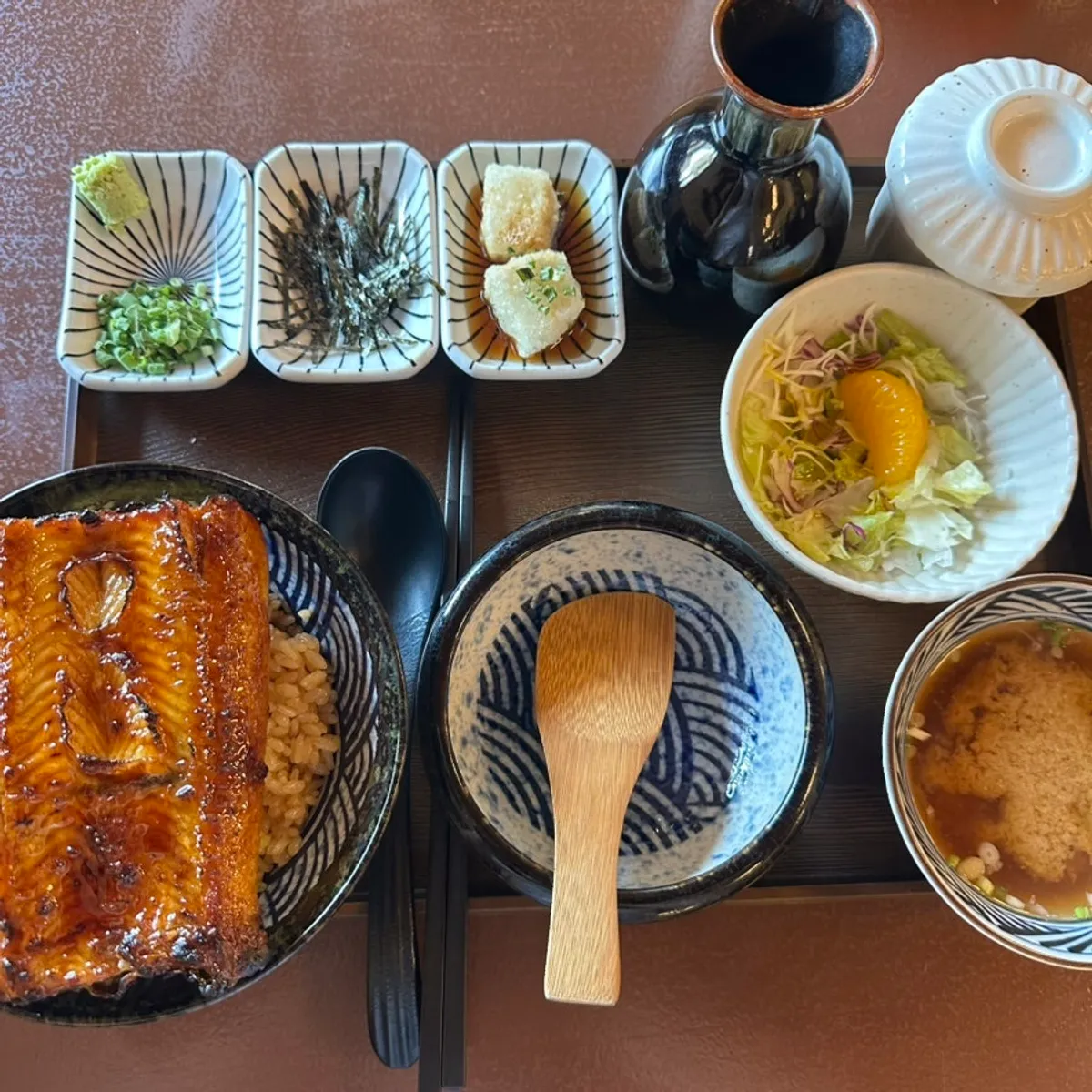 Full spread of the jumbo unaju set