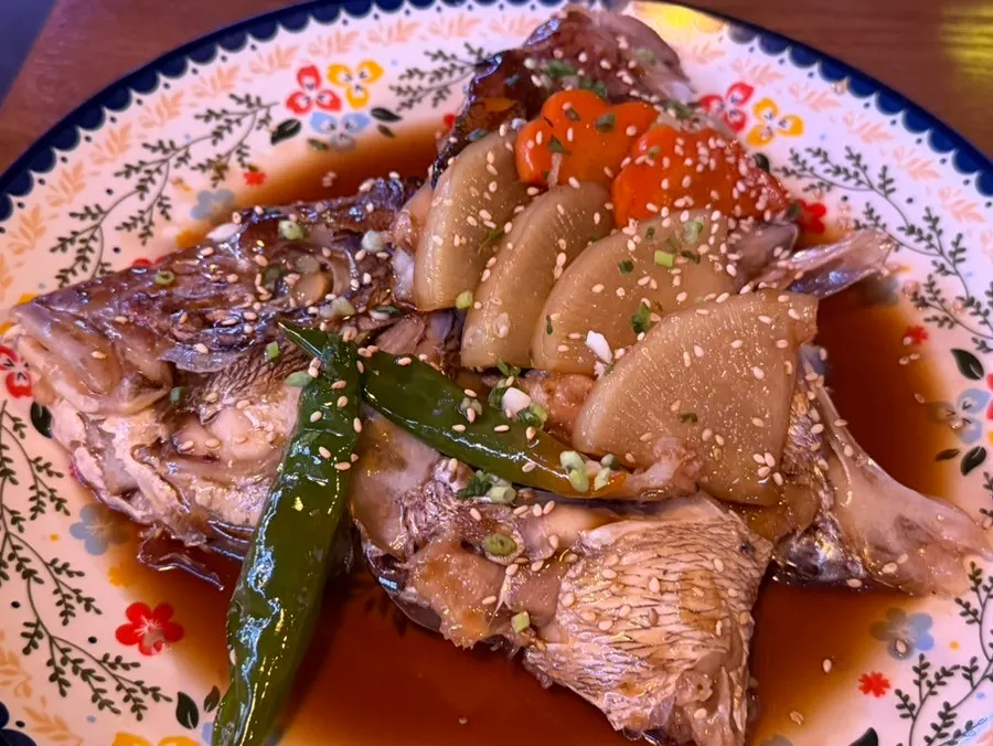 Close-up of Yurak's sauce-soaked braised sea bream head