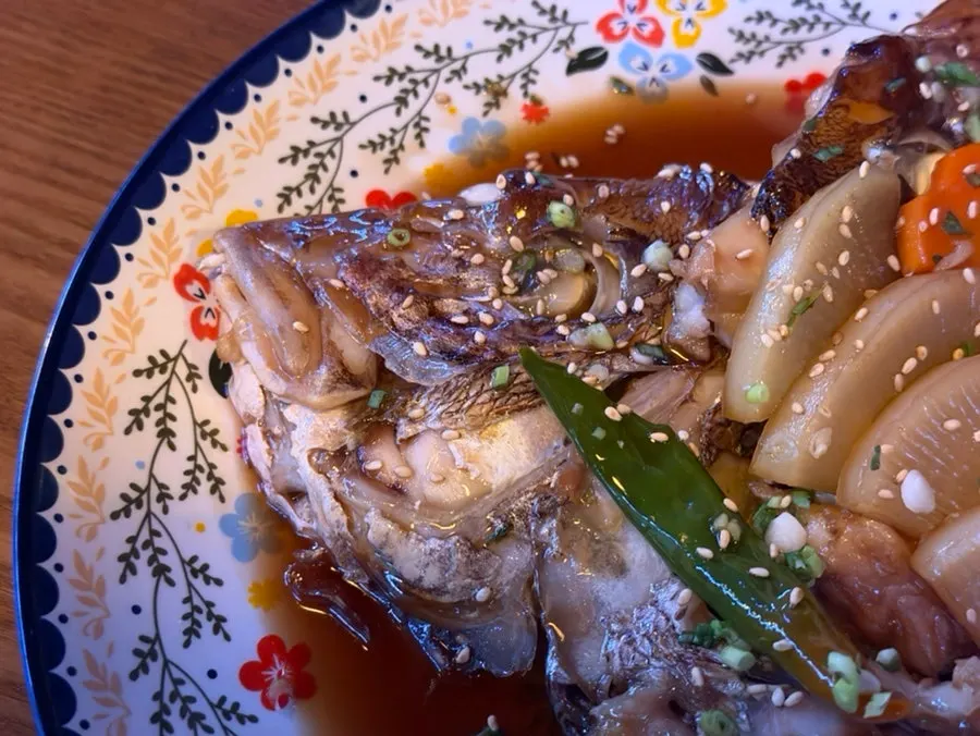 Braised sea bream head with a glass of soju