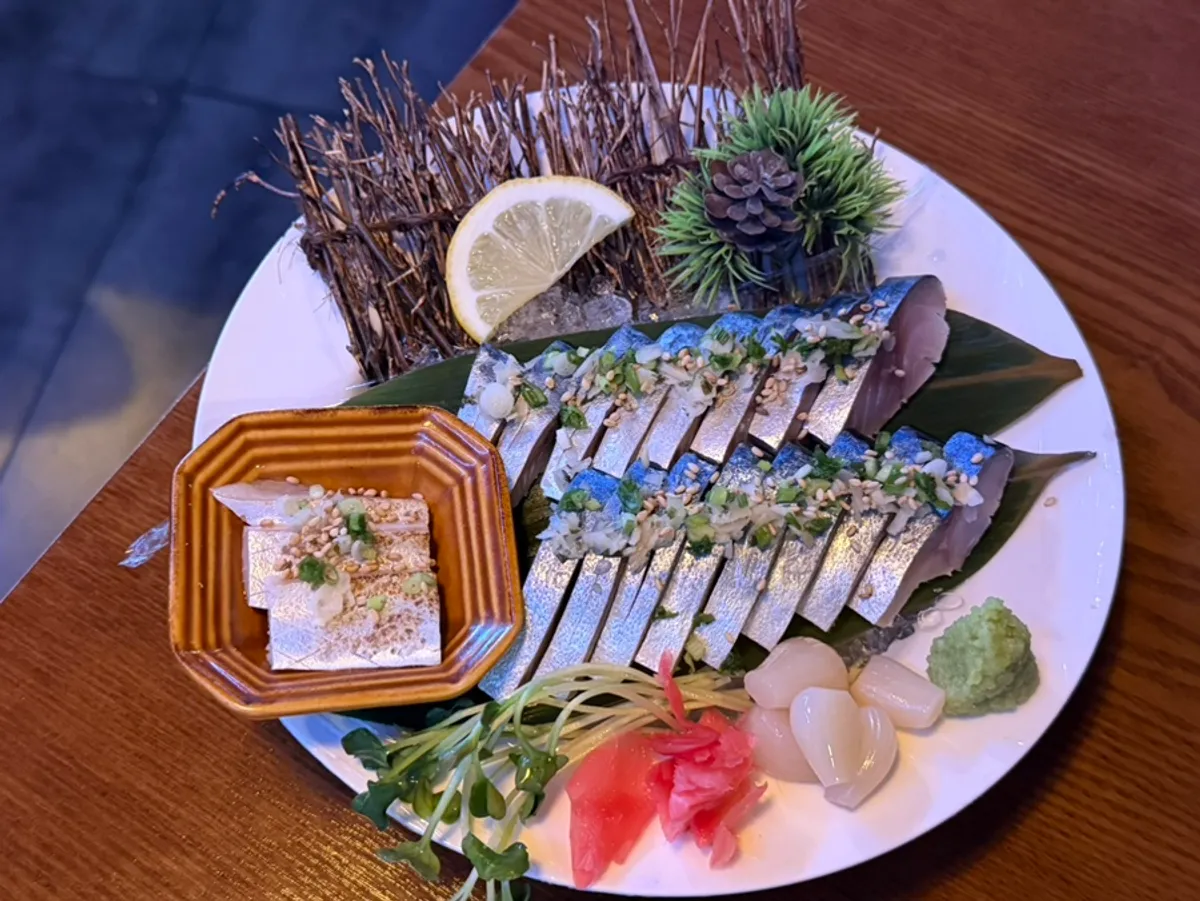 A plate of Yurak's mackerel vinegar sashimi, ₩19,000