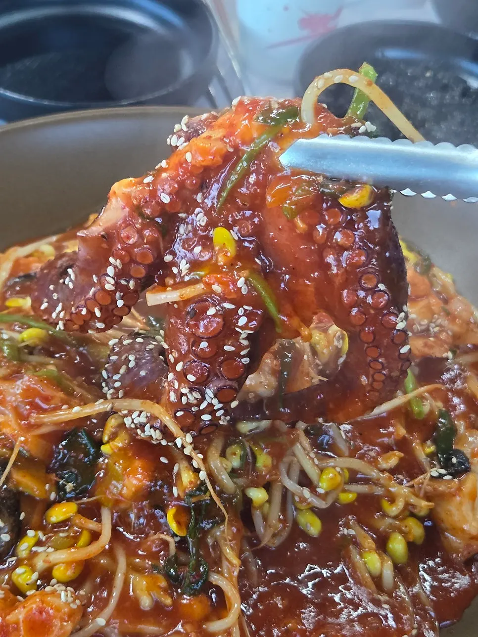 매콤한 양념이 밴 문어