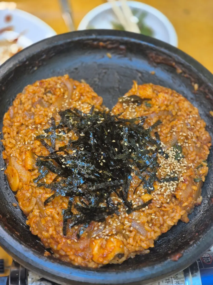 연탄불에 구운 전복과 하트 볶음밥