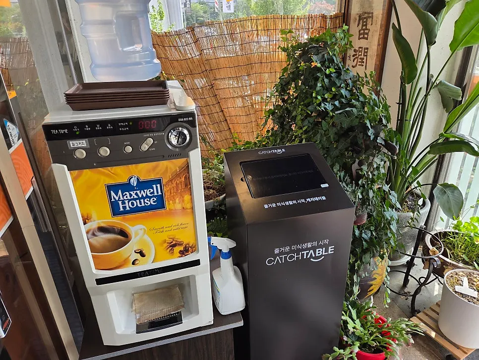 A cup of instant mix coffee after the meal
