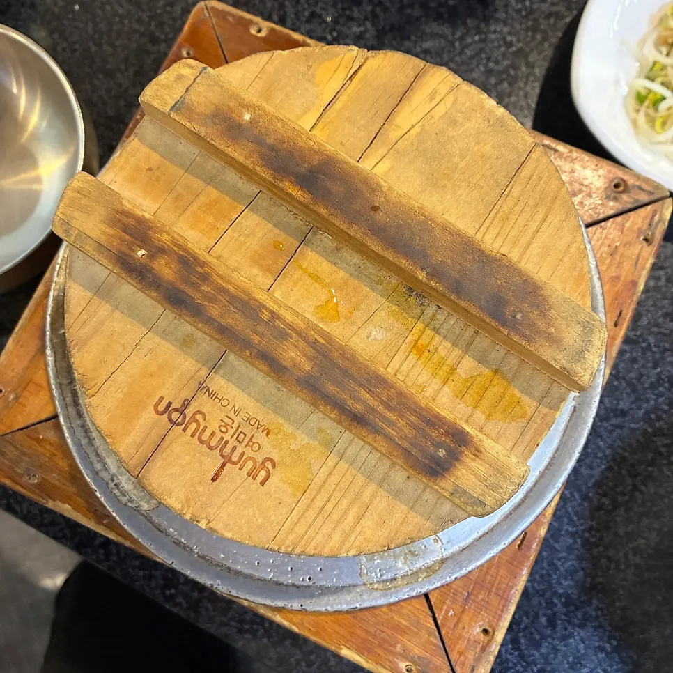 Vajilla elegante para kimchi jjigae