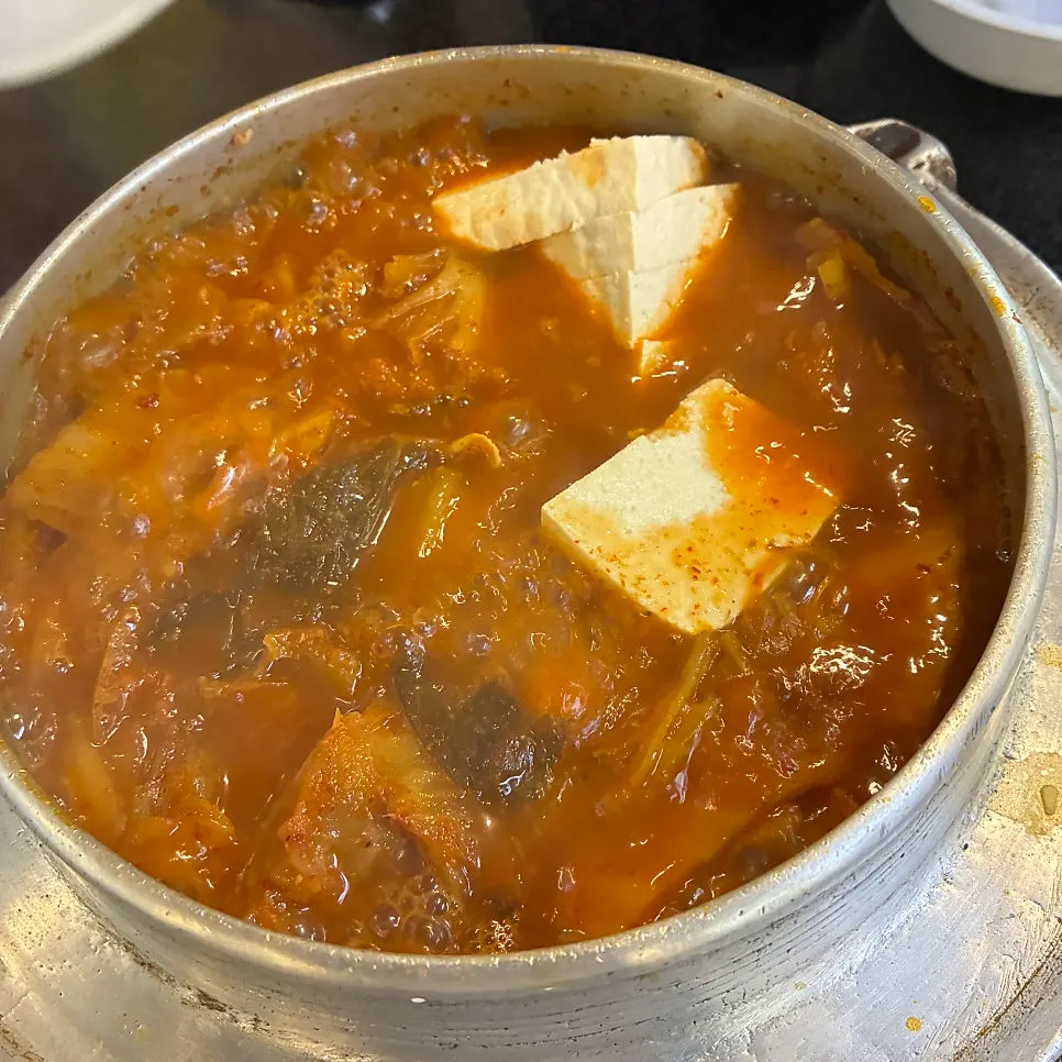 Tofu de autoservicio para añadir al kimchi jjigae