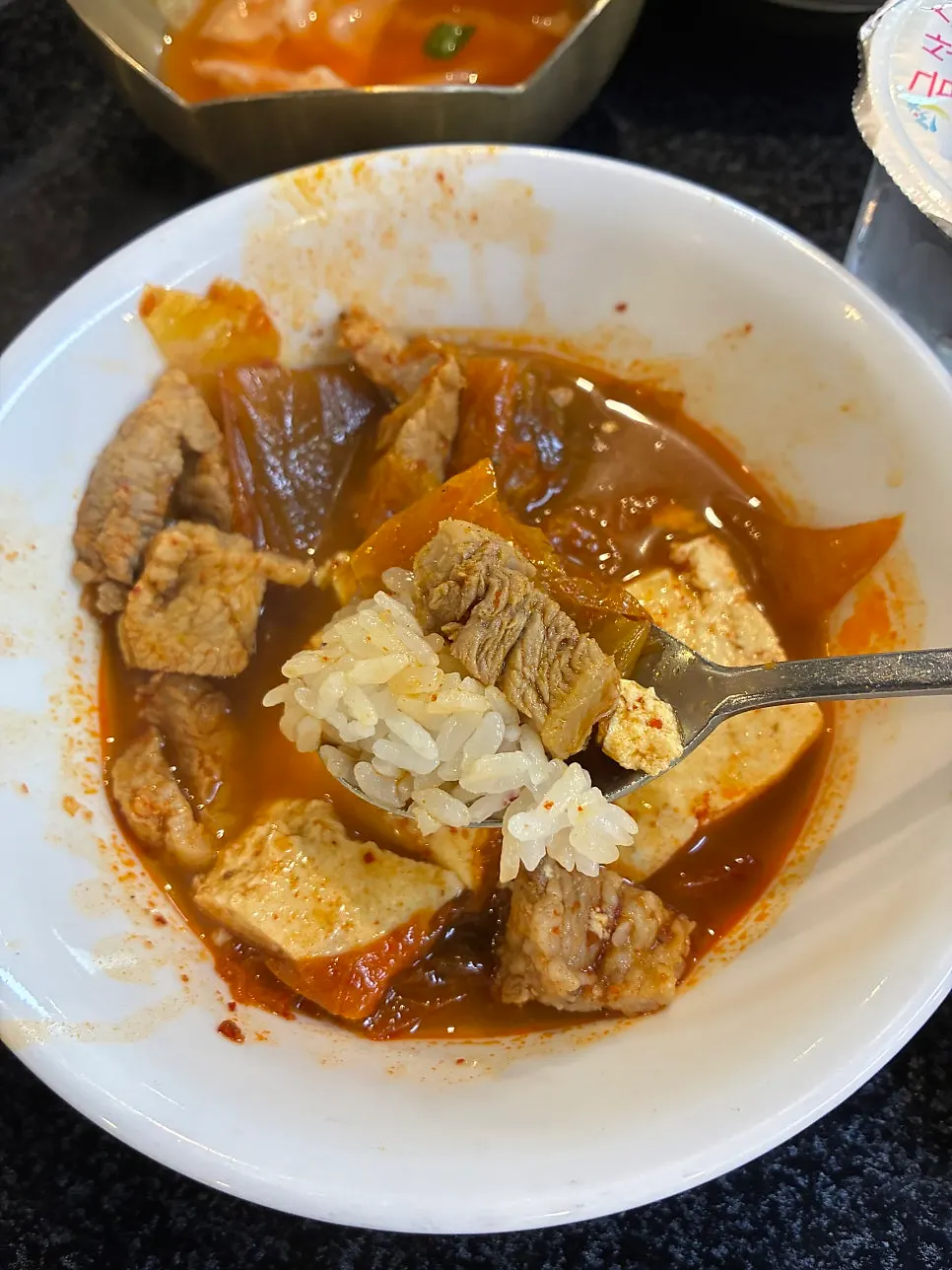 Galbi kimchi jjigae con arroz