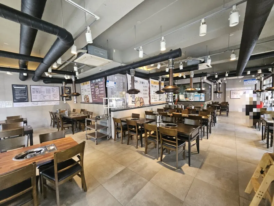 Exterior of Choi Jiseong's Seafood Kalguksu in Gung-dong