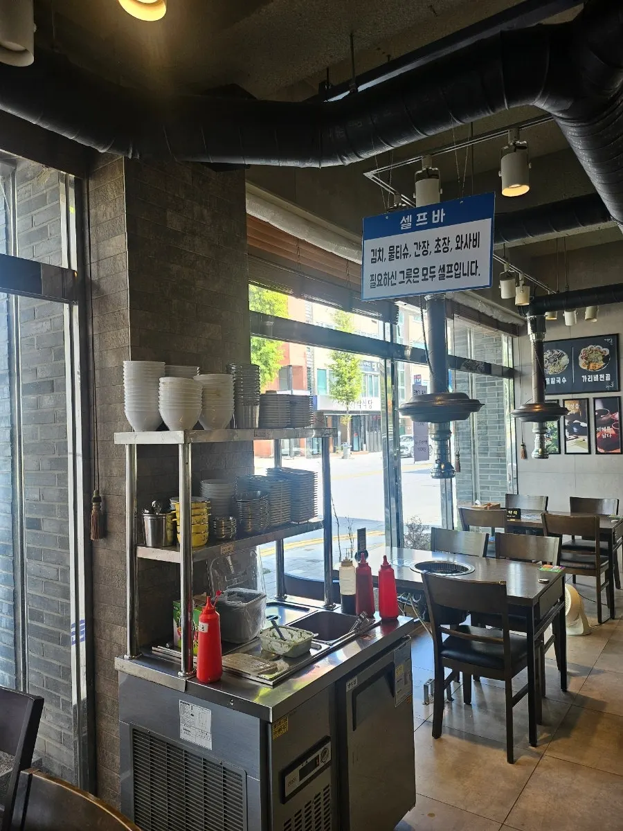 Dining space at Choi Jiseong's Seafood Kalguksu
