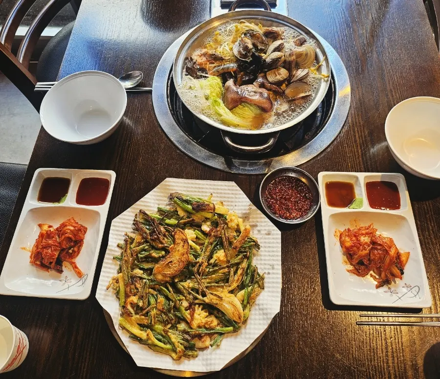 Order of seafood kalguksu and tasting-size seafood pajeon