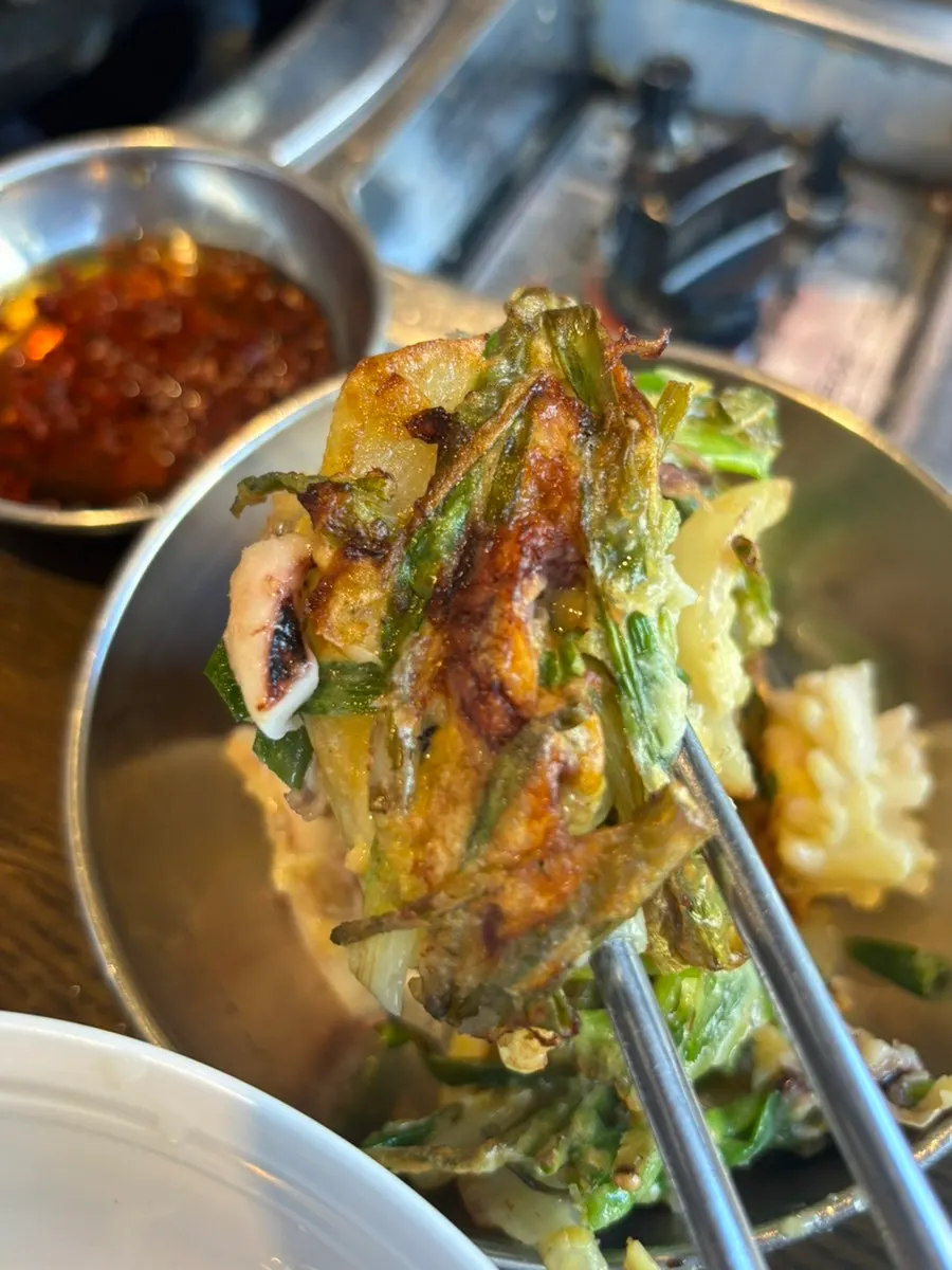 새우와 오징어가 든 해물파전 사진