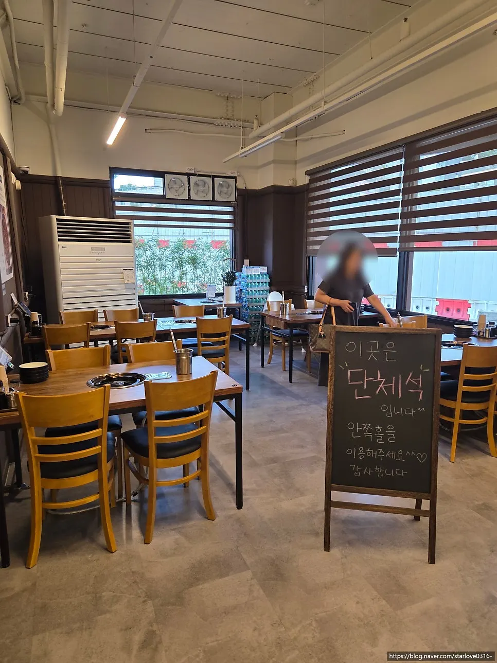 Seating inside the Yubok Kalguksu dining room