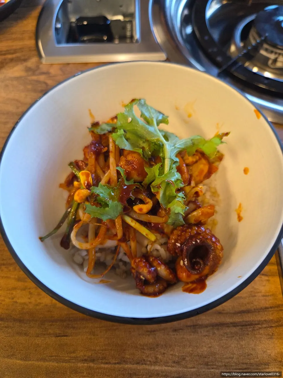 Timing the kalguksu with the hourglass