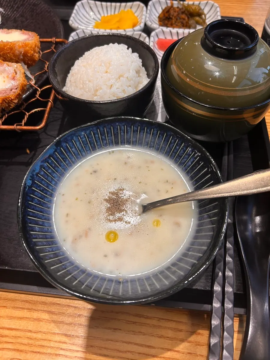 식전에 나온 건더기 있는 스프