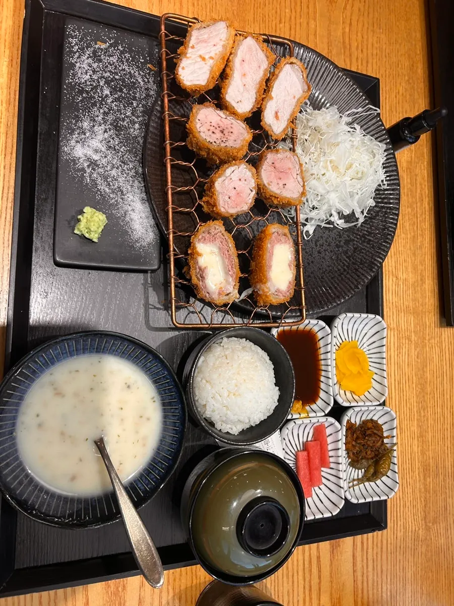 스페셜 모둠카츠 한 상