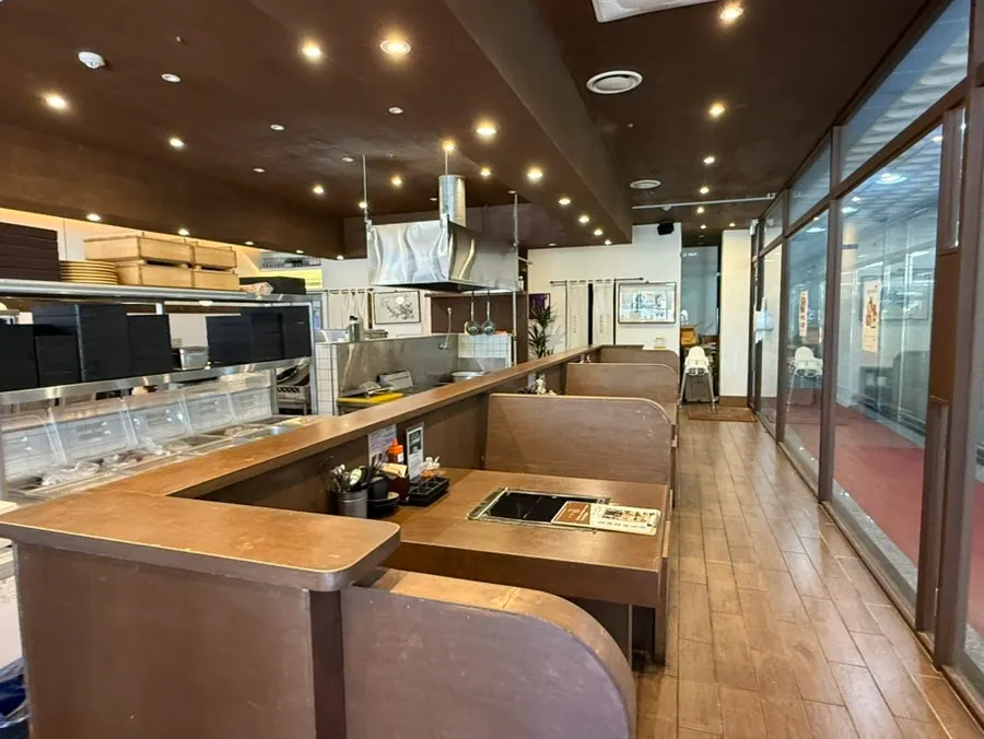 Dining hall split around the central kitchen