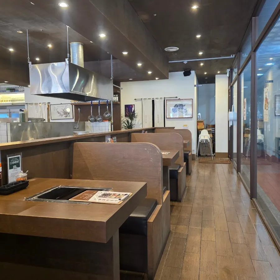 Yuyu Shabu 2-person and 4-person table seating