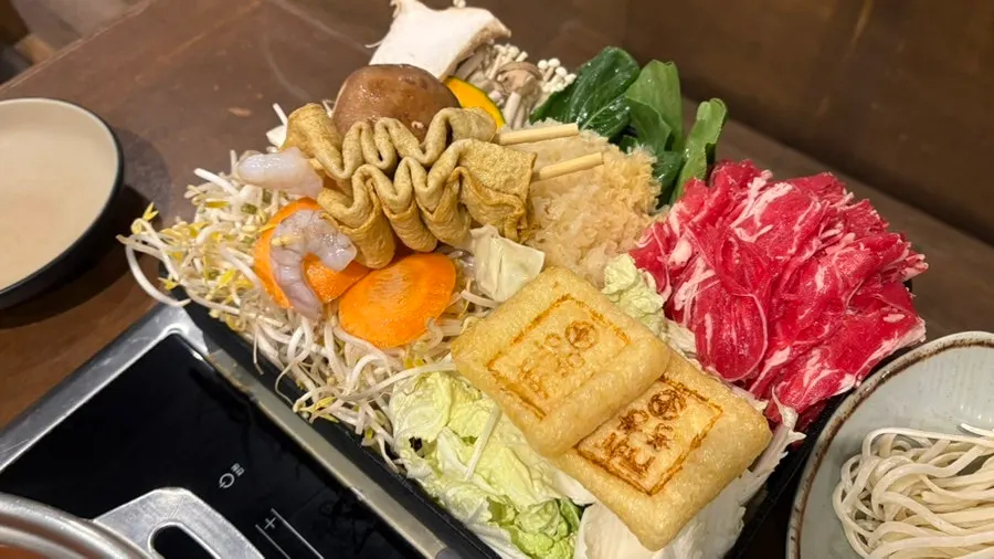 반반샤브에 곁들인 고기 접시