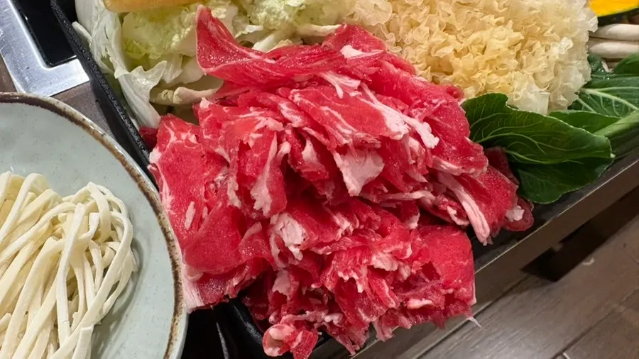 식사 중인 반반샤브 테이블