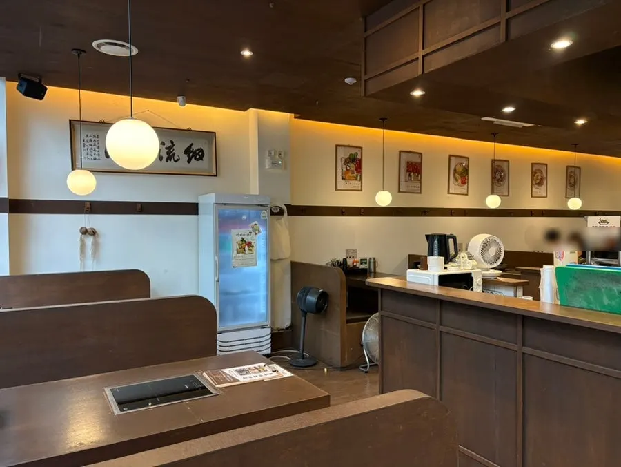 Table layout at Yuyu Shabu Naju Innovation City branch