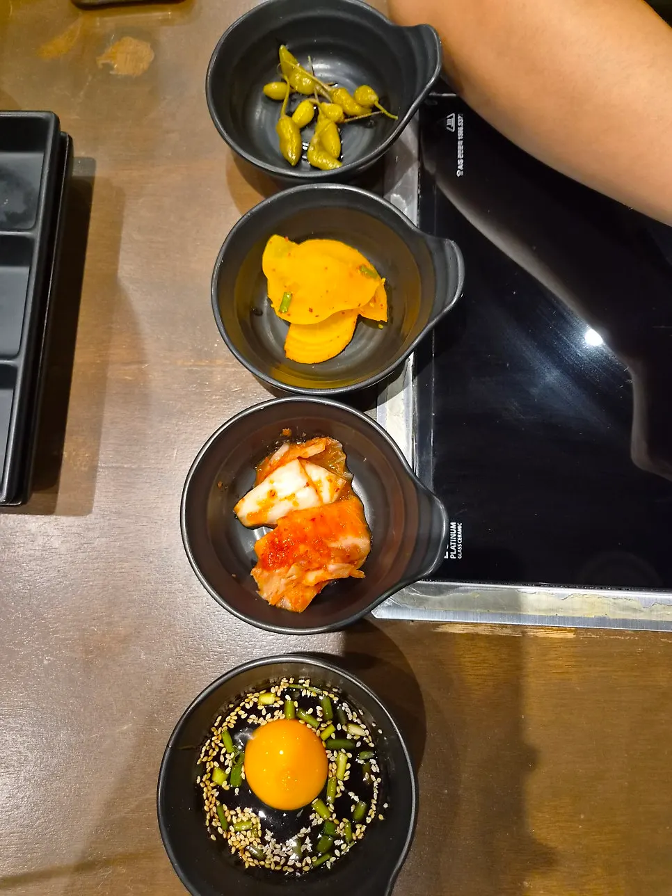 Neatly arranged basic side dishes